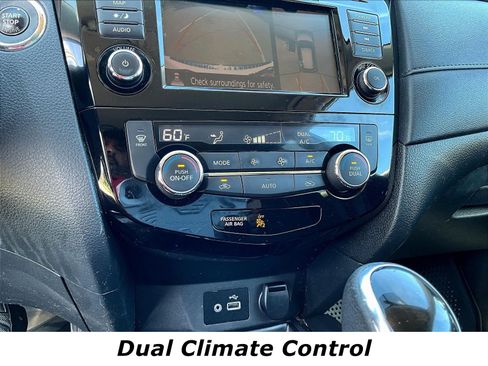 Used 2018 Nissan Rogue SV w/ Premium Package AWD/4WD image 14