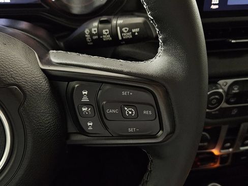 Used 2025 Jeep Wrangler Sport AWD/4WD image 19