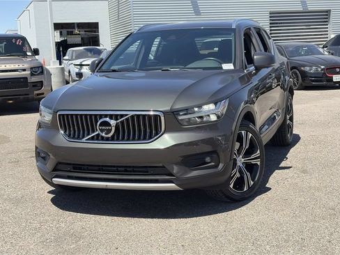 Used 2019 Volvo XC40 T4 Inscription FWD image 3