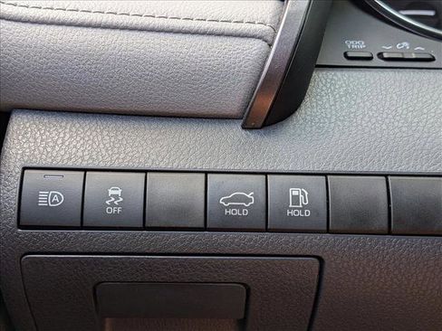Used 2020 Toyota Camry LE FWD image 12