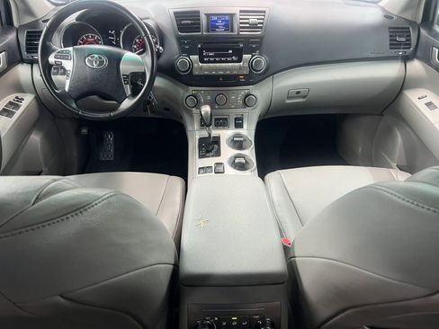 Used 2012 Toyota Highlander SE w/ Tow Pkg AWD/4WD image 15