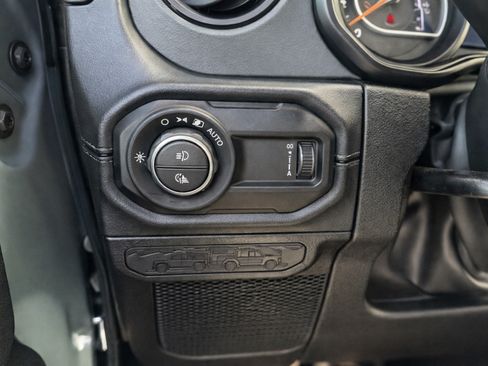 Used 2026 Jeep Gladiator Mojave AWD/4WD image 18
