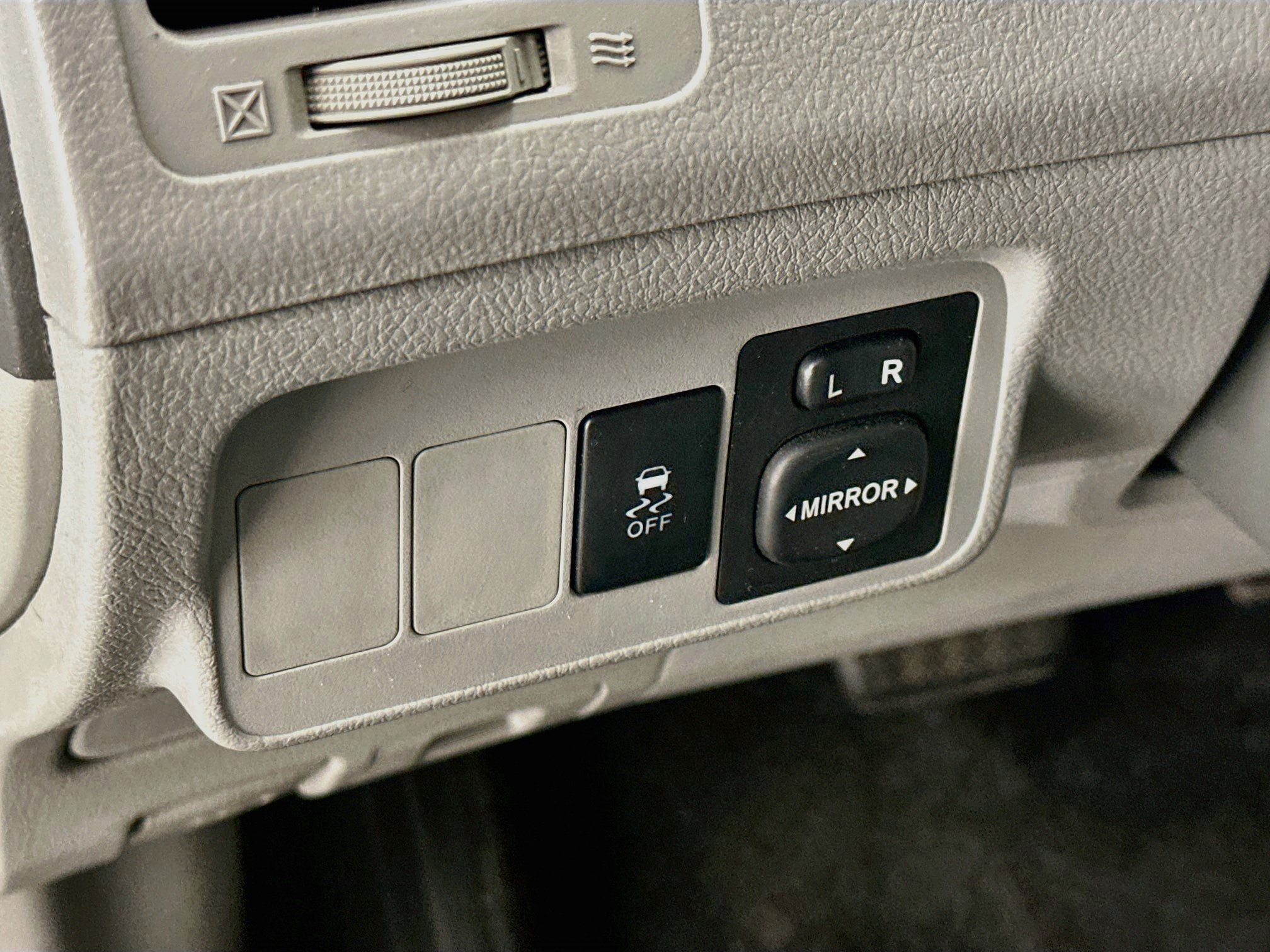 Used 2010 Toyota Corolla LE w/ All Weather Guard Pkg FWD image 17