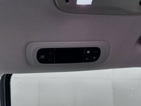 Certified 2024 Chrysler Pacifica Touring-L image 35