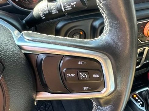 Used 2018 Jeep Wrangler Unlimited Sahara AWD/4WD image 26