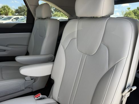 Used 2023 Kia Sorento EX FWD image 18