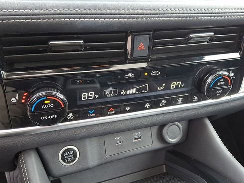 Certified 2021 Nissan Rogue SL w/ Premium Package image 16