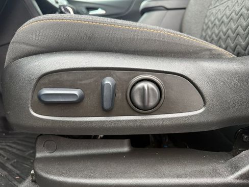 Used 2023 Chevrolet Equinox LT image 16