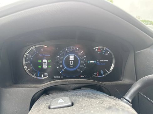 Used 2018 Cadillac Escalade ESV Premium Luxury AWD/4WD image 8