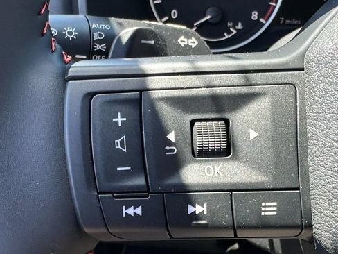 Used 2026 Nissan Rogue SV AWD/4WD image 12