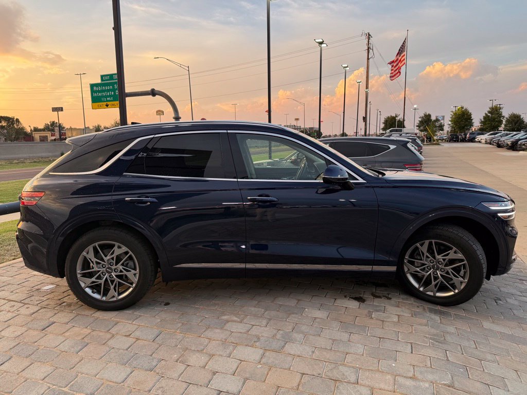 Used 2025 Genesis GV70 2.5T AWD/4WD image 6
