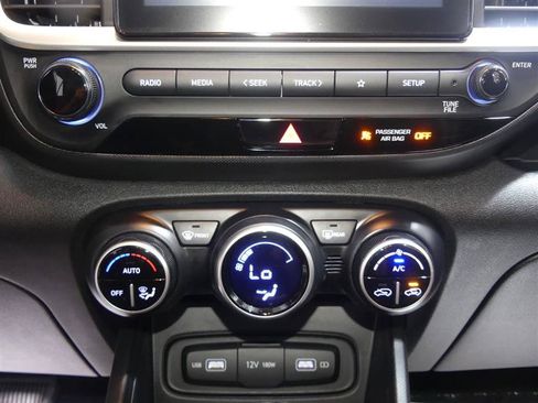 Used 2022 Hyundai Venue SEL FWD image 37