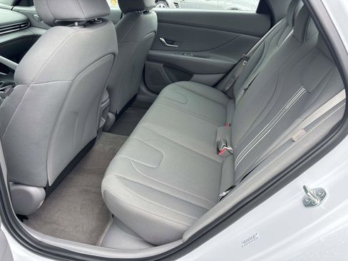 Used 2024 Hyundai Elantra Blue FWD image 10