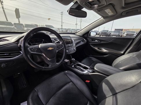 Used 2017 Chevrolet Malibu LT w/ Leather Package image 9