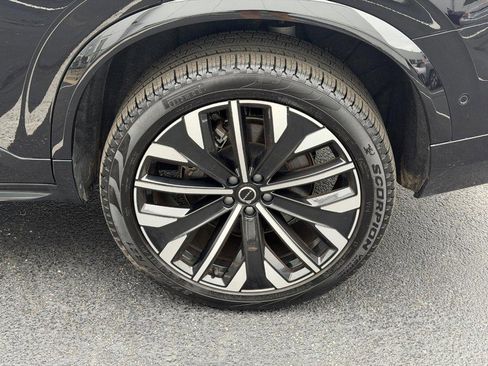 Certified 2025 Volvo XC90 B6 Plus AWD/4WD image 8
