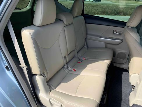 Used 2014 Toyota Prius V Five image 4