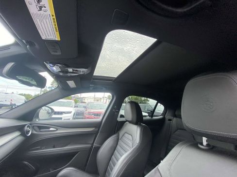 Used 2022 Alfa Romeo Stelvio Veloce image 9