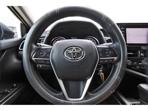 Used 2022 Toyota Camry LE image 14