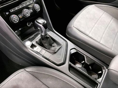 Used 2024 Volkswagen Taos SE image 17