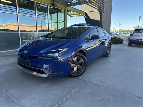 Used 2024 Toyota Prius Prime SE image 1