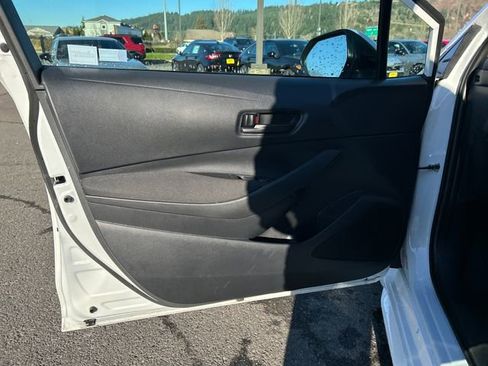 Used 2025 Toyota Corolla LE image 18