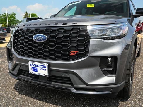 Certified 2025 Ford Explorer ST AWD/4WD image 11