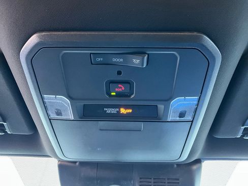 Used 2025 Toyota Tacoma TRD Off-Road image 15