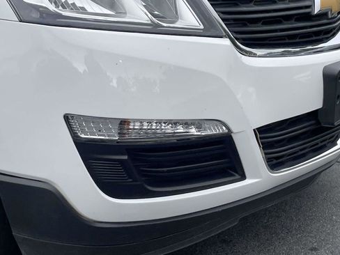 Used 2017 Chevrolet Traverse LS AWD/4WD image 3