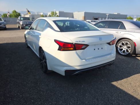 Used 2022 Nissan Altima 2.0 SR FWD image 3