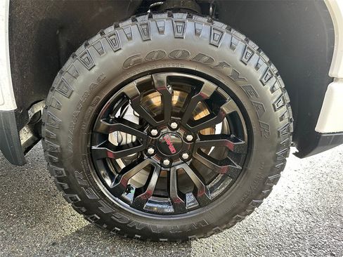 Used 2022 GMC Sierra 1500 AT4X image 42