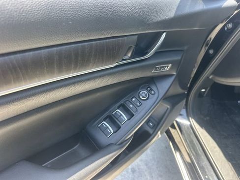 Used 2019 Honda Accord Touring image 18
