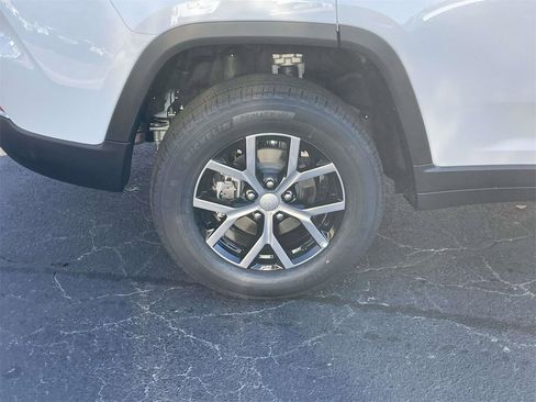 New 2025 Jeep Grand Cherokee Limited image 12