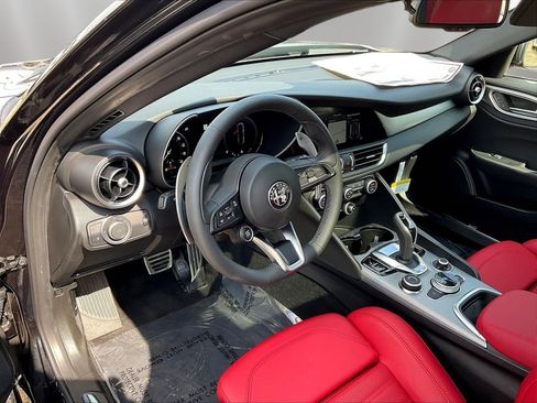 New 2025 Alfa Romeo Giulia AWD w/ Veloce Package AWD image 7