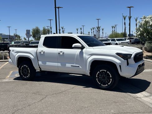 Used 2025 Toyota Tacoma TRD Sport AWD/4WD image 7