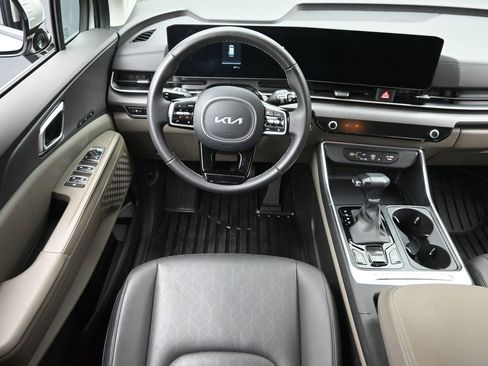 Used 2026 Kia Carnival EX image 13