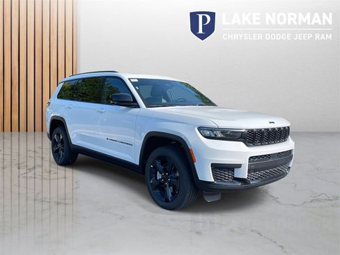 New 2025 Jeep Grand Cherokee L Altitude image 2
