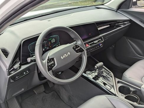 Used 2023 Kia Niro EX image 12