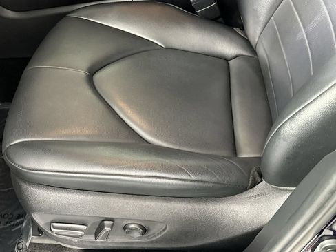 Used 2021 Toyota Highlander XLE FWD image 12