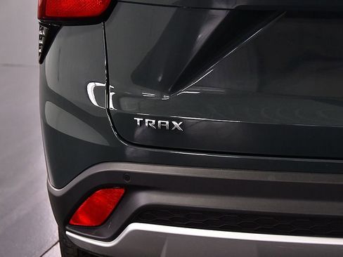 Used 2025 Chevrolet Trax LT w/ Driver Confidence Package image 10