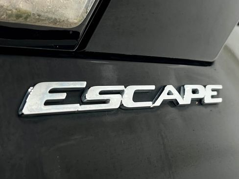 Used 2017 Ford Escape SE w/ Equipment Group 201A AWD/4WD image 39