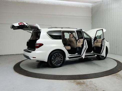 Used 2024 Nissan Armada Platinum w/ Captain's Chairs Package RWD image 16