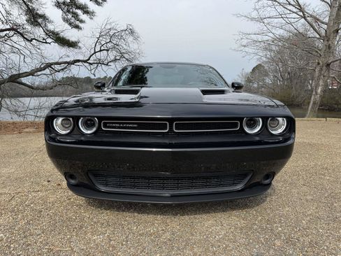 Used 2018 Dodge Challenger SXT image 13