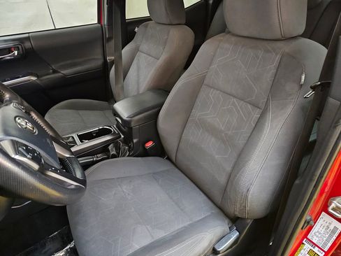 Used 2019 Toyota Tacoma TRD Off-Road w/ Technology Package image 22