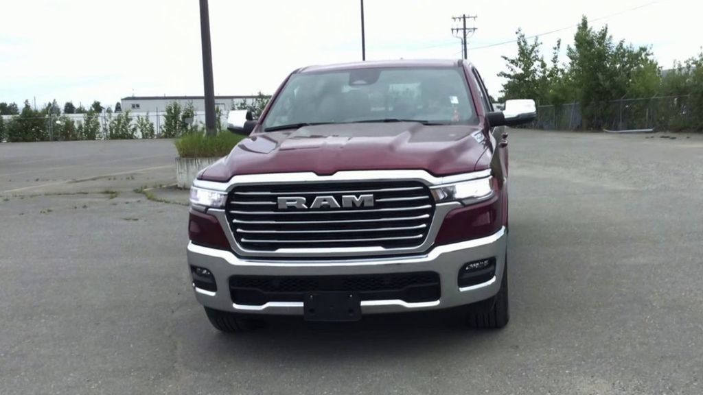 Used 2025 RAM 1500 Laramie AWD/4WD image 3