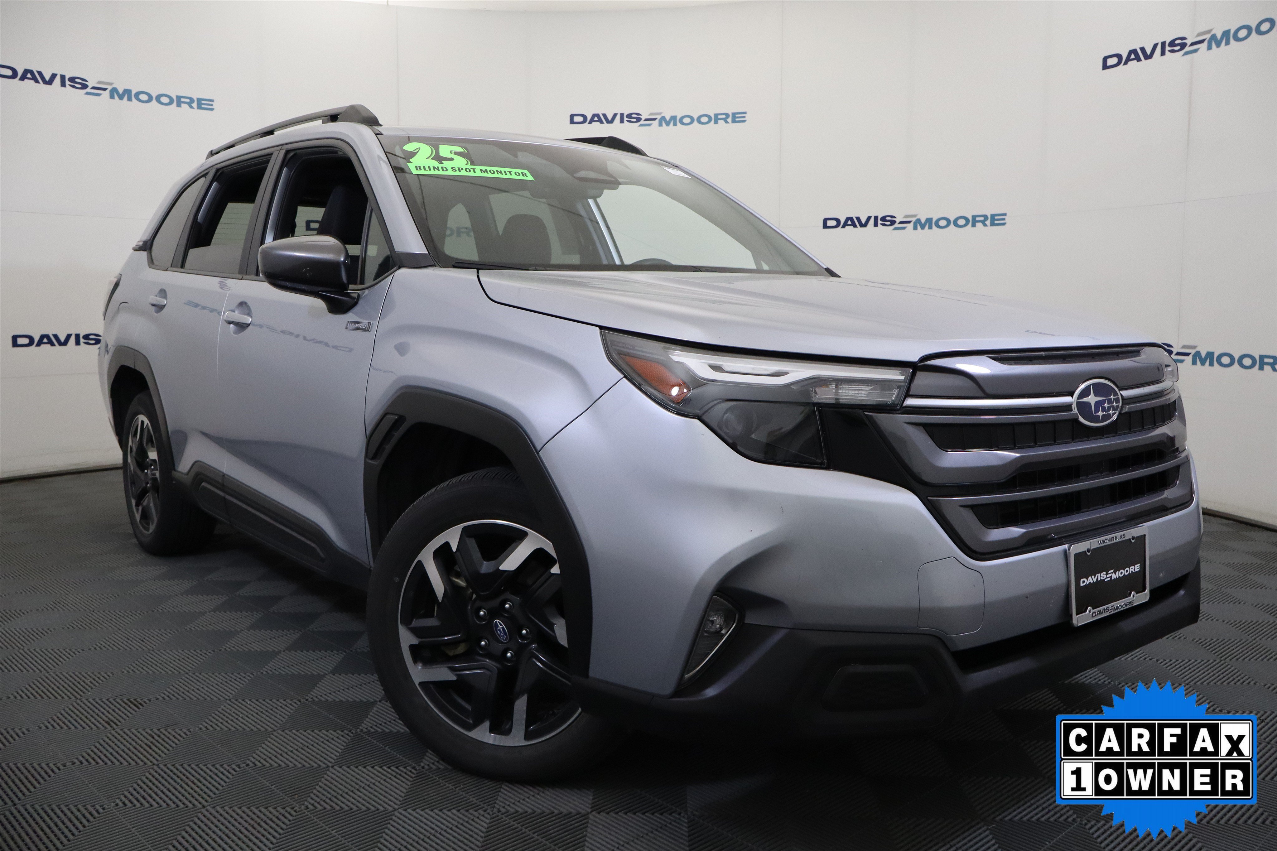 Used 2025 Subaru Forester Premium AWD/4WD image 2