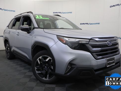 Used 2025 Subaru Forester Premium AWD/4WD image 2