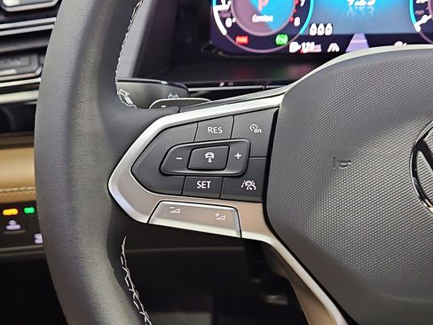 New 2026 Volkswagen Atlas Cross Sport SE FWD image 21