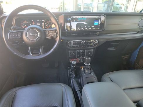 Used 2024 Jeep Gladiator Mojave image 14