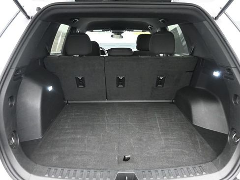 Used 2025 Chevrolet Equinox LT AWD/4WD image 11
