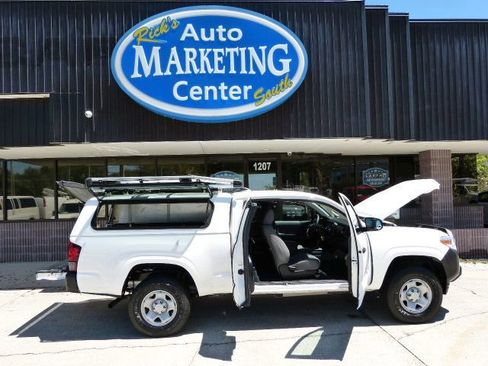 Used 2022 Toyota Tacoma SR image 21